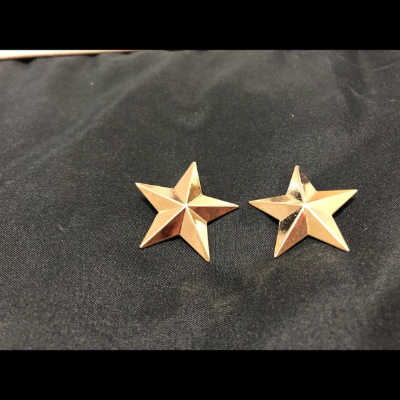 Gold star pierced earrings - Picture 2 of 3